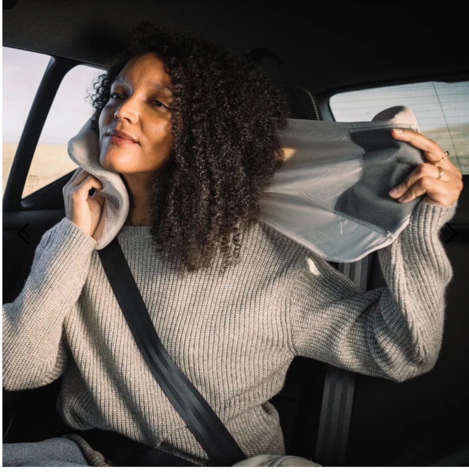 TRTL Almohada de Viaje Soporte para Cabeza Avión y Almohada de Viaje Negra Foto 4 de 4