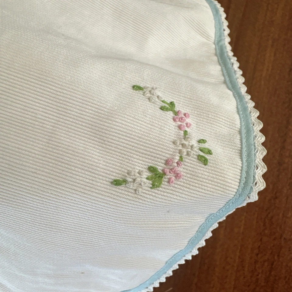 Babero grande vintage bebé niña calado a mano encaje blanco bordado flor Foto 3 de 4