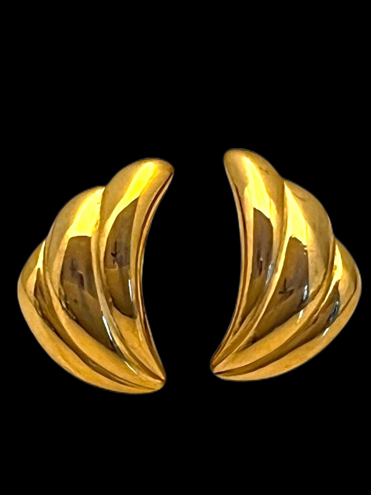 Vintage 1980s Trifari Earrings Sculptural Fan Gold Tone Clip Ons - 5F