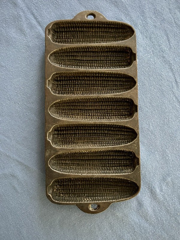 Vintage Corn Cob Stick Cornbread Cast Iron Pan Made In USA Stamped Mold V