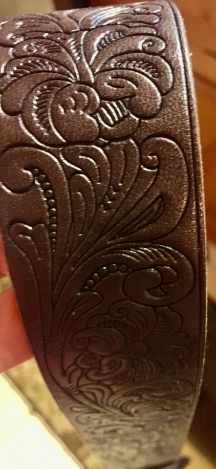 Mossimo Supply Co. Cinturón de Cuero Tooled Talla M Latón Ovalado Grabado Floral Hebilla Foto 3 de 4