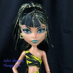 cleo de nile gloom beach