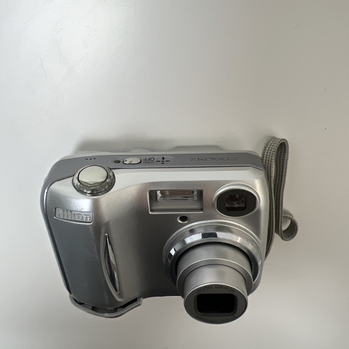 Nikon COOLPIX 4100 E4100 Compact Digital Camera - Works but for