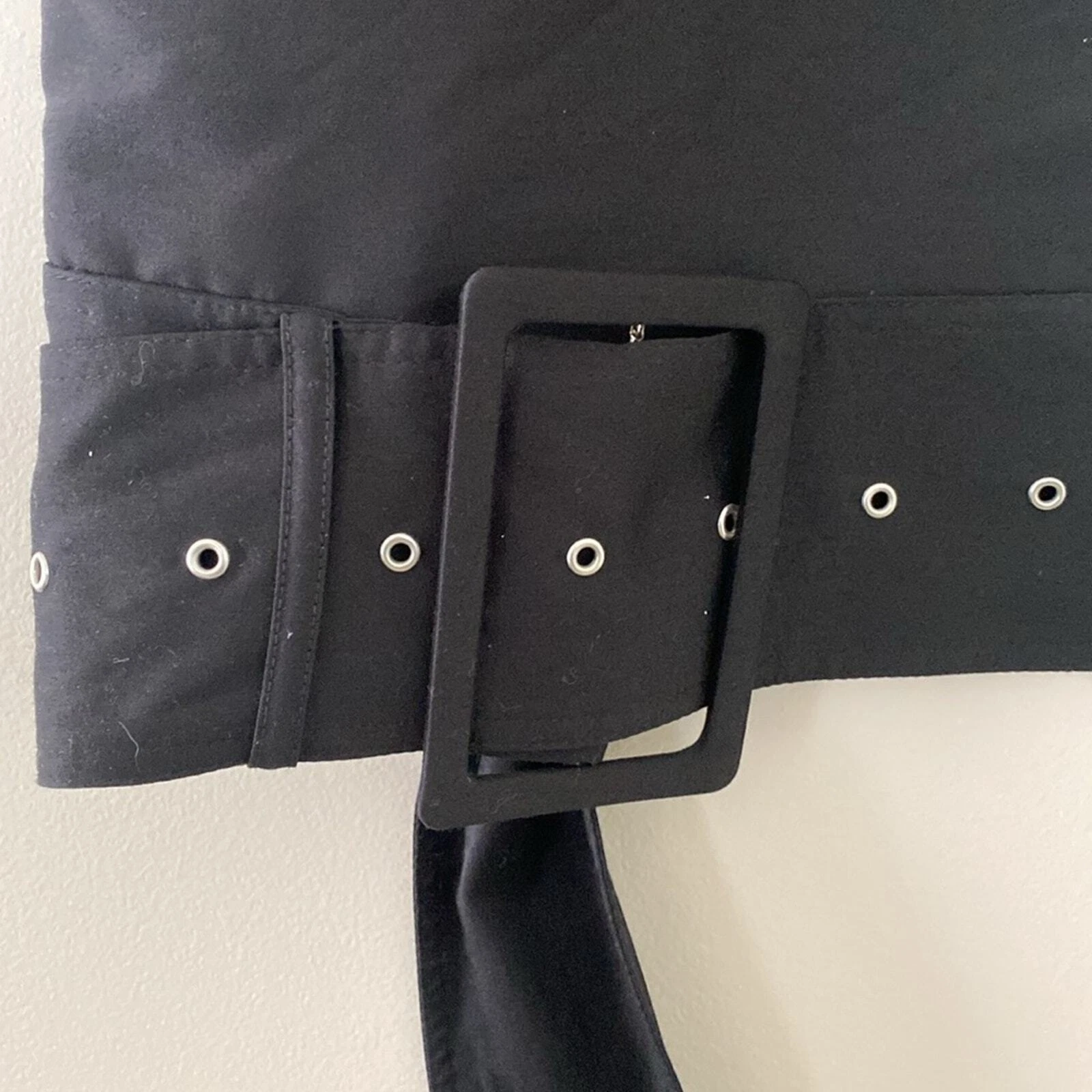 VALENTINO Abito Valeska Valentina Jasso Collado con fibbia in tessuto Caspio misto lana seta