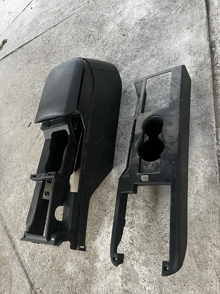 05-09 Ford Mustang consola central negra OEM 2005-2009 Foto 2 de 4