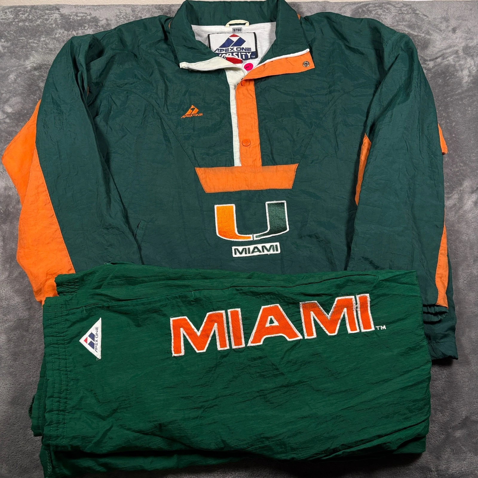 Vintage Miami Hurricanes Windbreaker Jacket & Pants Set Men 2XL Apex One Varsity
Opens in a new wind