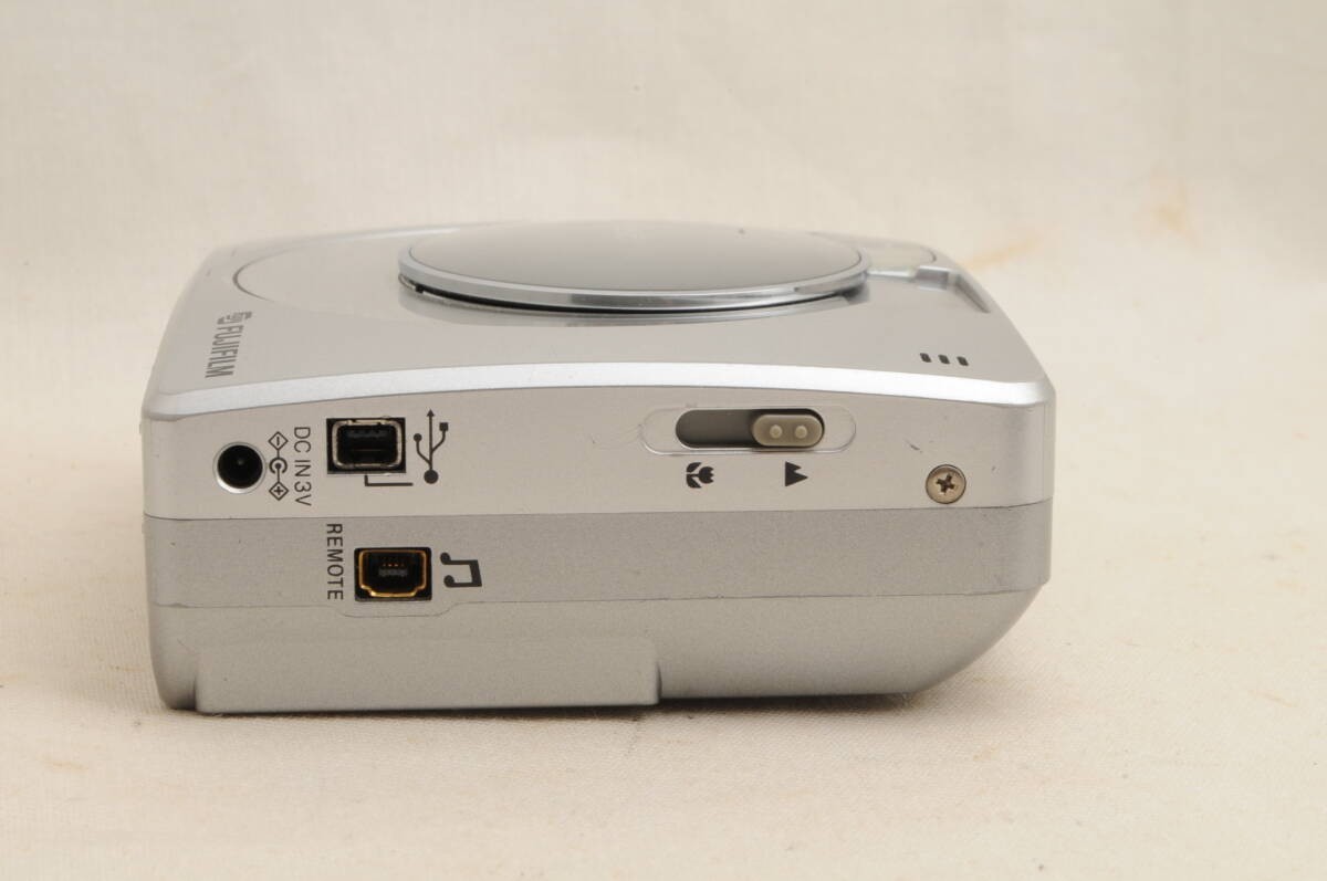 Fujifilm FinePix 30i Silver Compact Digital Camera From Japan Used