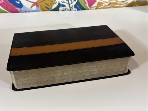 NKJV Holy Bible Giant Print W/Read Along References & Indexed: Leather 2006 - Picture 9 of 10