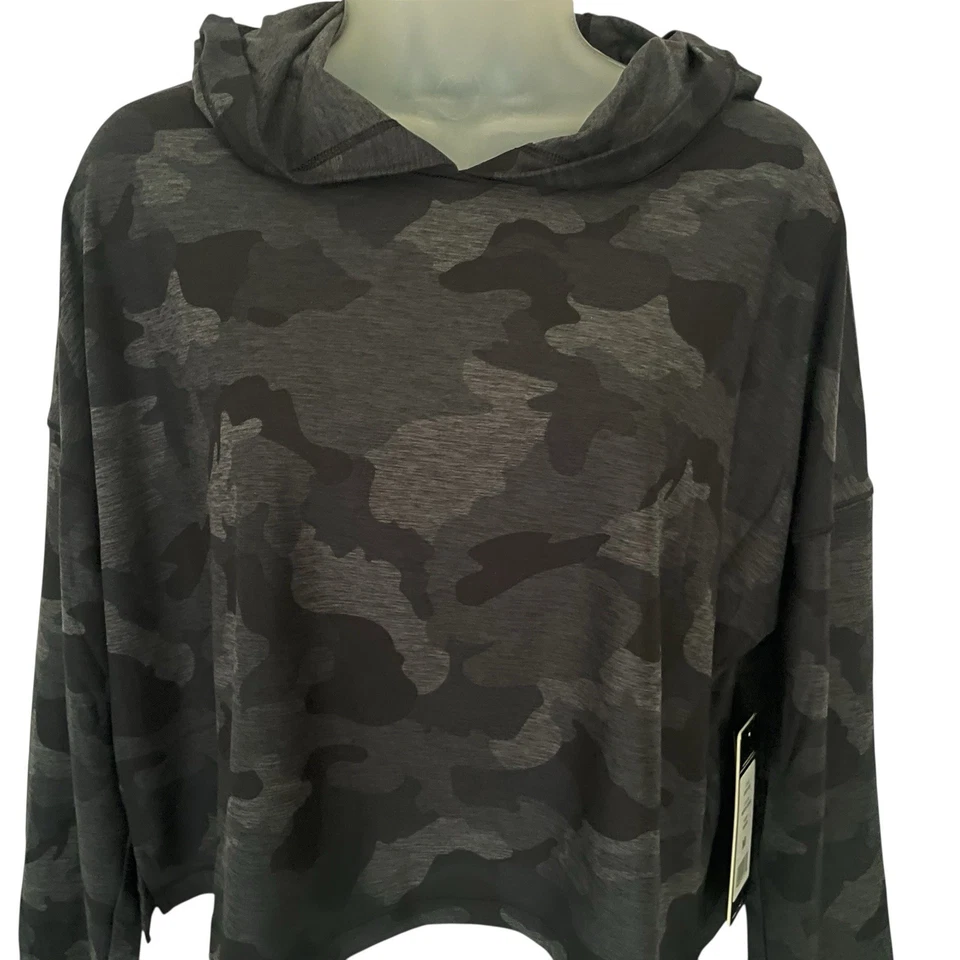 Yogalicious Lux Cropped Hooded Black Camo Top Hoodie Size M Thumb Holes NWT $58 - Image 3 of 4