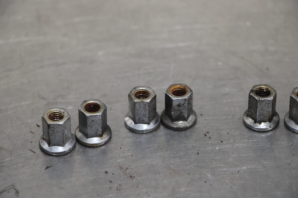 04-05 HONDA CBR1000RR 1000RR Exhaust Bolts Nuts Foto 4 de 4