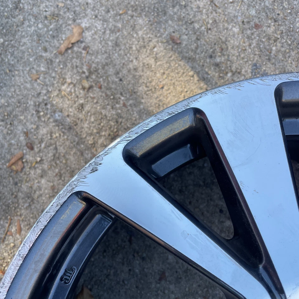 Rueda Nissan Maxima carbón mecanizado OEM 18” 2016-2018 original de fábrica 62721 Foto 3 de 4