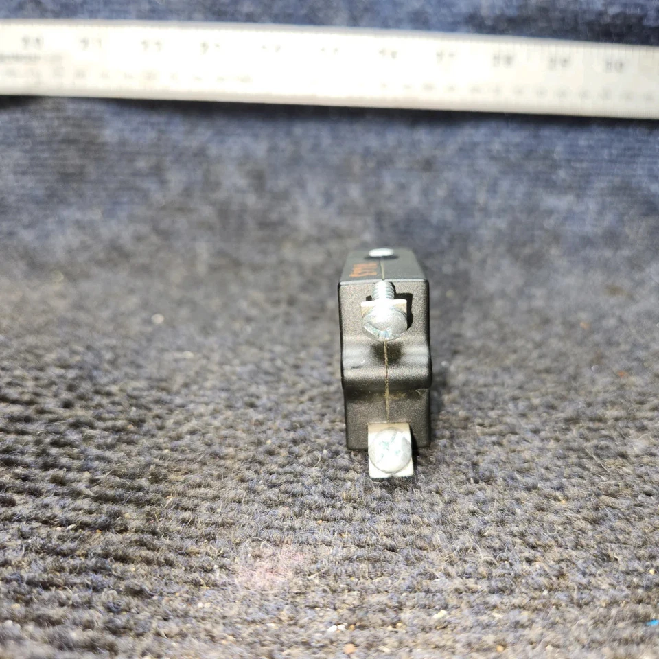 W31X2M1G2 | Tyco Electronics Serie W31 | PIPER PA-24 | Disyuntor 2 AMPS Foto 4 de 4