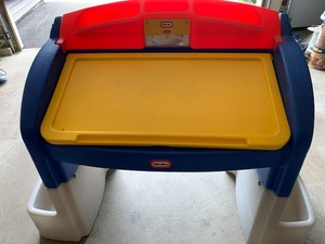 little tikes hideaway art desk
