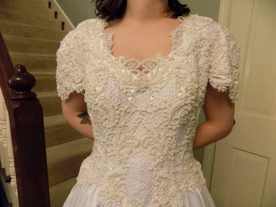 FOREVER YOURS Bridal Wedding Dress Sz 10 White Elaborate Beading 3 ft train VGUC - Image 2 of 4