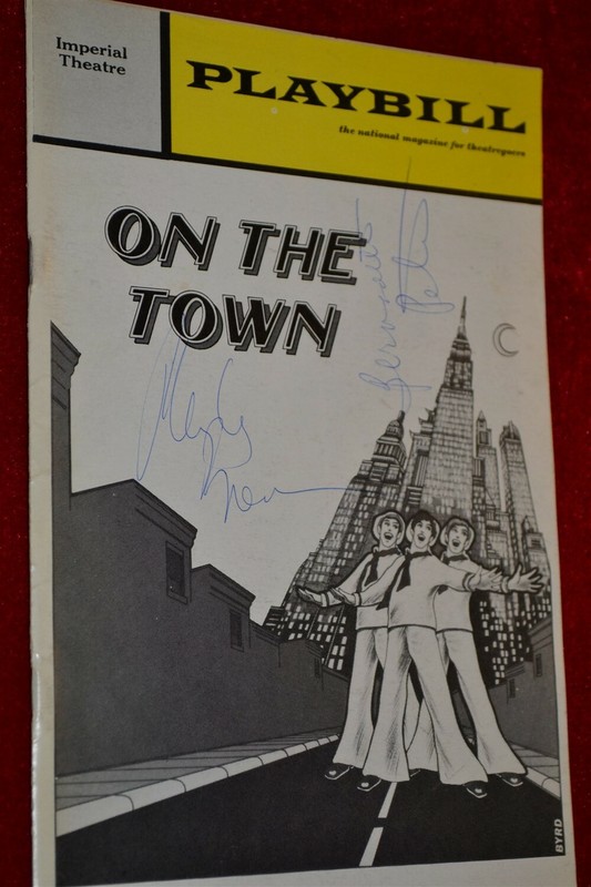 BERNADETTE PETERS PHYLLIS NEWMAN ON THE TOWN Dec 1971 SIGNED Broadway Playbill