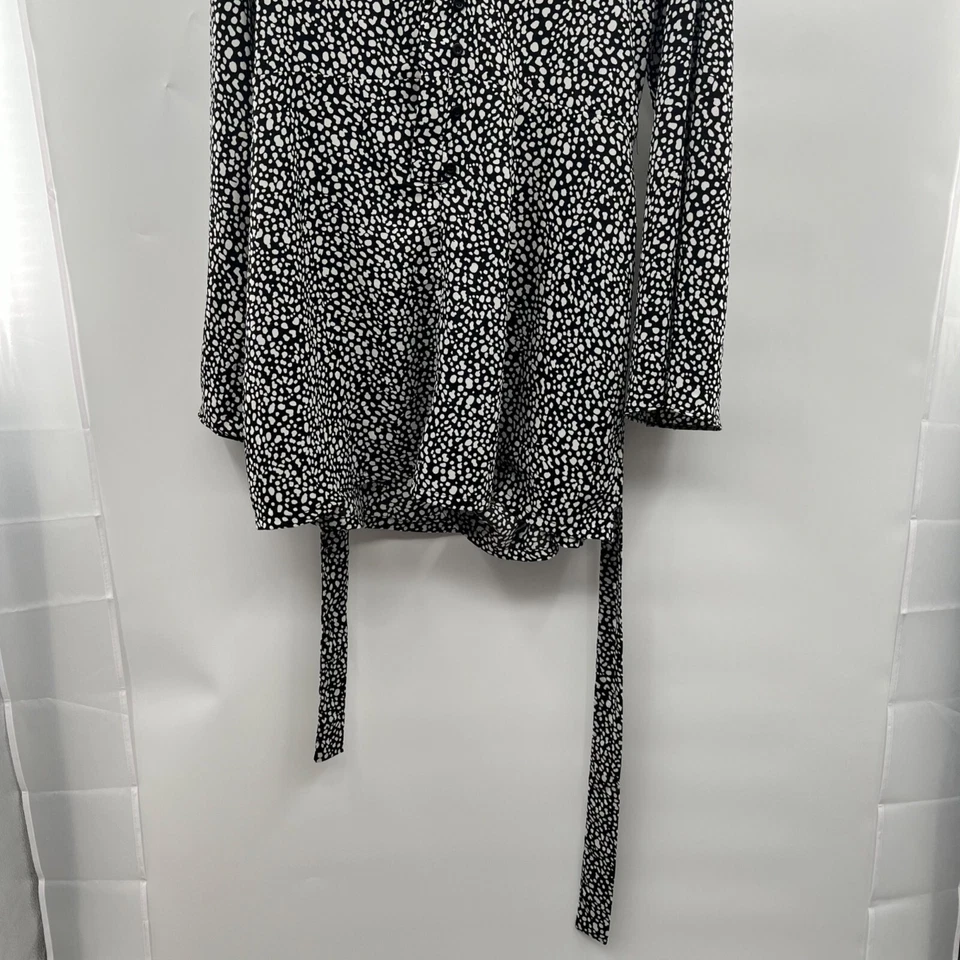 Romper feminino Boohoo manga longa sino gola V preto/branco tamanho 14 com cinto - Imagem 3 de 4