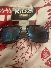 Occhiali da sole per bambini blu a specchio di Foster Grants prezzo consigliato £ 7,99