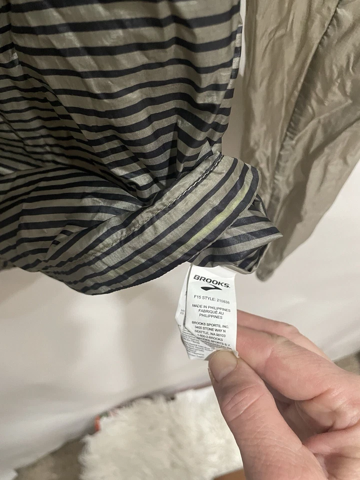 Chaqueta Brooks Runhappy Gris Talla L Rayas Foto 4 de 4