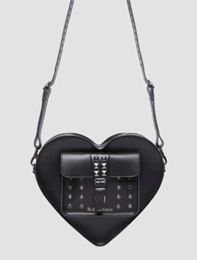 Dr Martens★HEART BACKPACK★2WAY★スタッズ Dr.Martens 新モデル ドクターマーチン HEART BACKPACK ハート