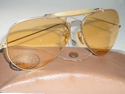 1970's 58-14MM VINTAGE B&L RAY-BAN AMBERMATIC OUTDOORSMAN AVIATOR SUNGLASSES