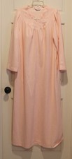 Vtg SHADOW LINE Women MEDIUM Pink Fleece Long Nightgown Robe Embroider Flower 7