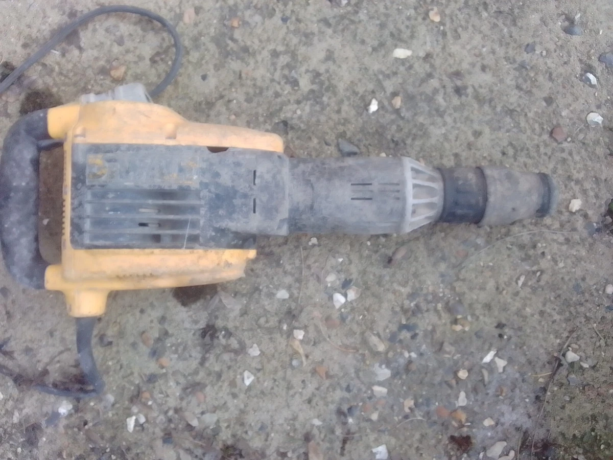 DEWALT D25899K 9.9KG HEAVY BREAKER DEMOLITION HAMMER 110V With