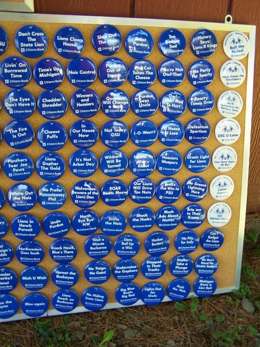 Pulsante CALCIO Penn St State 1985-2014 Mellon CITTADINI BANCA COLLEZIONE PINBACK - Foto 11 di 14