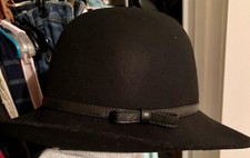 Coach Women s Black Felt Cloche Hat w/ Bow Ac...