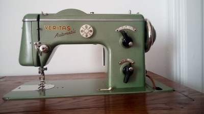 Veritas Automatic Schrank- Tischnähmaschine zum Treten mechanisch