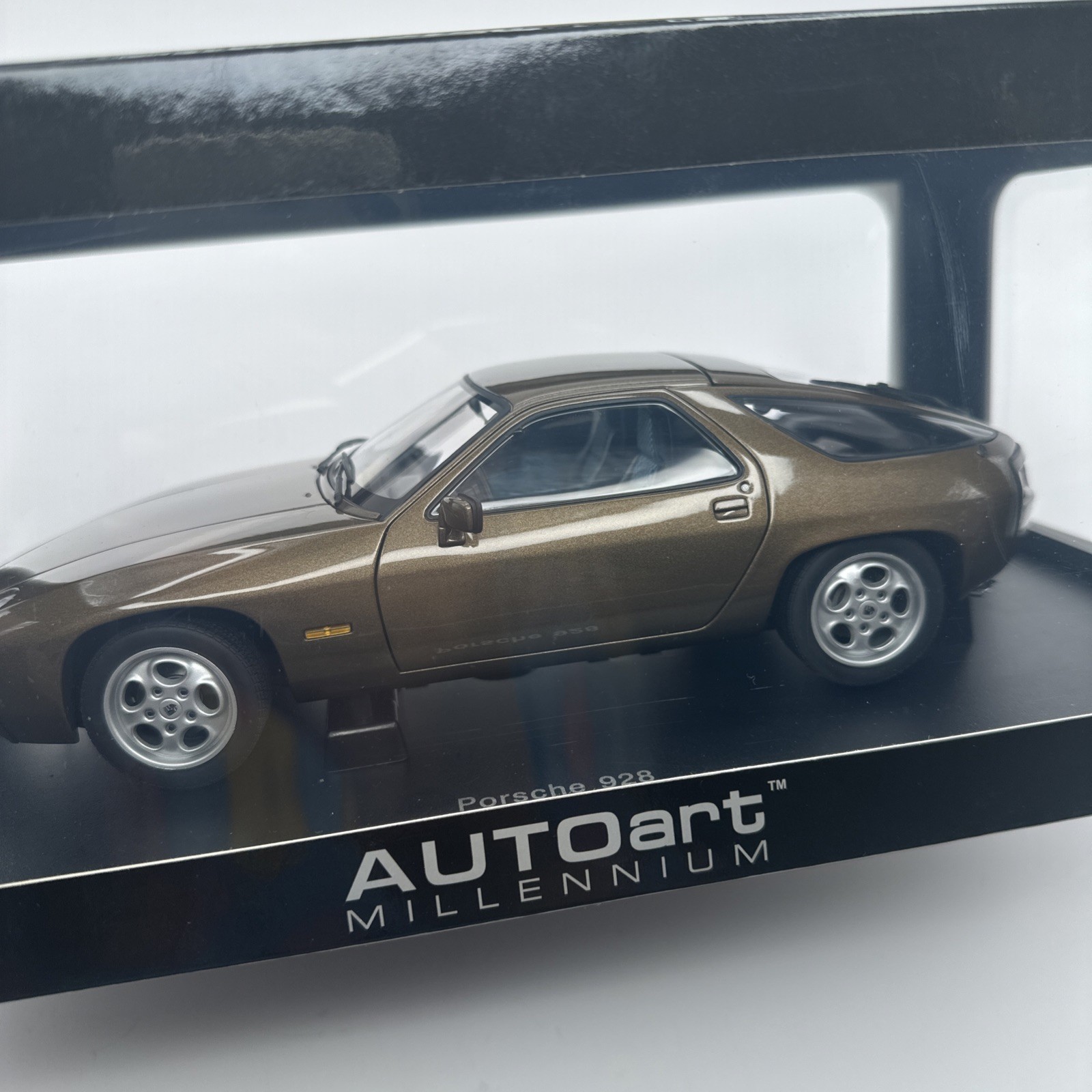 AUTOart Porsche 928 Tabac Brown Metallic 77903