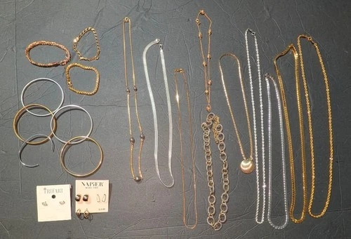 Vtg Signed Pieces Jewelry Lot In Silver Tone And Gold Tone Wear Or Sell