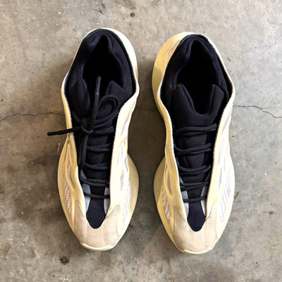 adidas Yeezy Boost 700 V3 Men s Low Top Lace-Up Sneakers Beige/Black