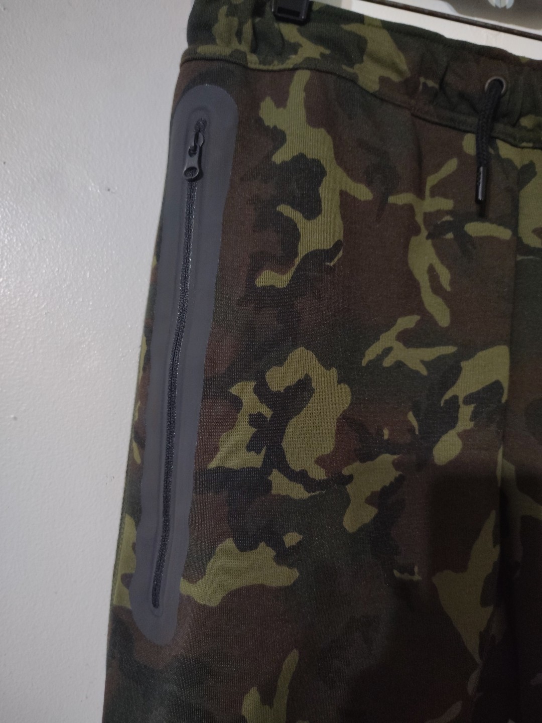 Picture 4 of 8
