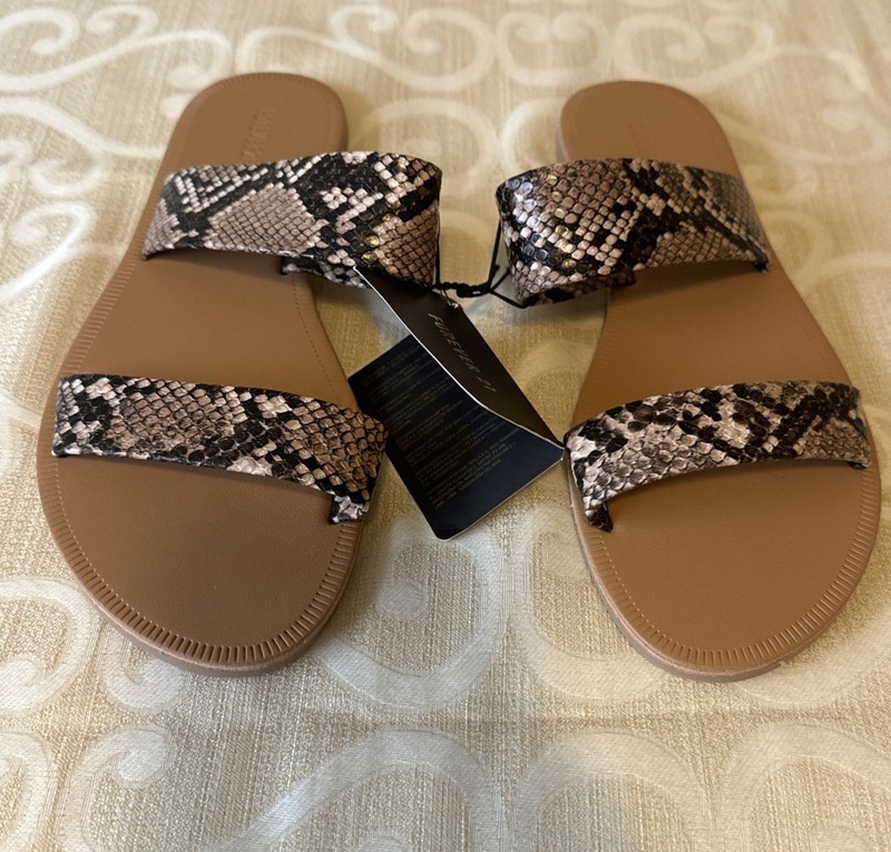 Forever 21 Snake Print Slide Sandals Women’s  Size 6.5 NWT