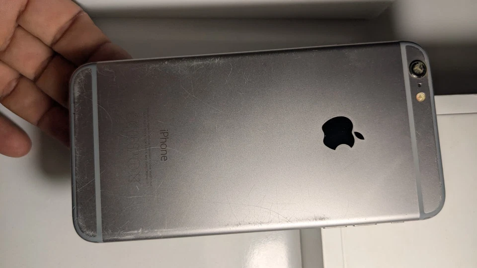 Apple iPhone 6 Plus - 16GB - Grigio Siderale - Immagine 3 di 4