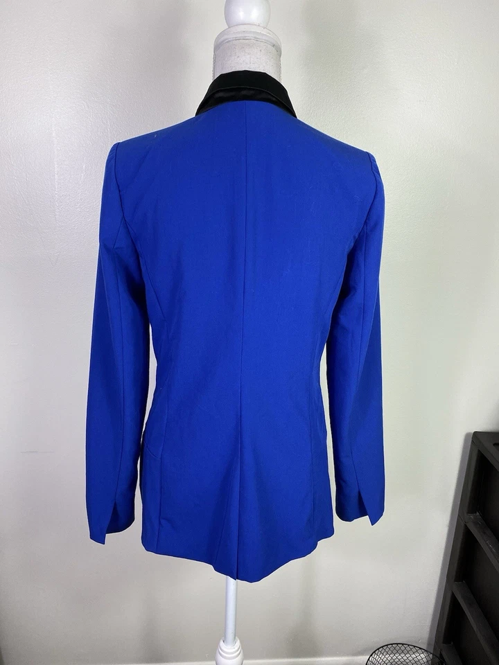 Blazer estilo smoking feminino Rock & Republic bolsos gancho/fechamento de olho tamanho P azul/preto - Imagem 2 de 4