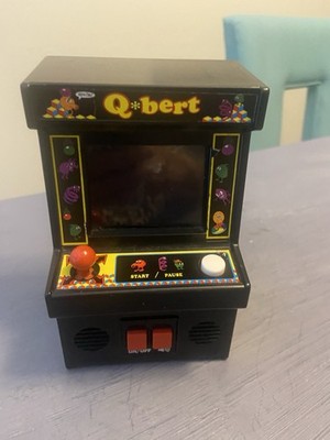 Q*bert 2016 Mini Handheld Arcade Classic Video Game Tested /Working Item # 09543