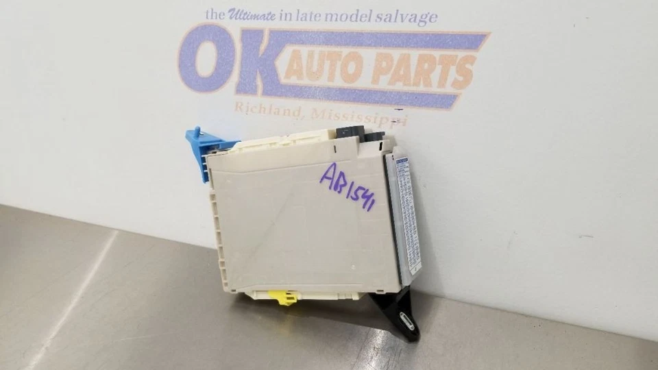 BLOQUE DE FUSIBLES 16 LEXUS RC UNIÓN F 8273024070 Foto 4 de 4