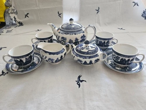 JOHNSON BROTHERS BLUE WILLOW TEA POT SET FOR 4 "1883 GREEN STAMP" *IMMACULATE* 