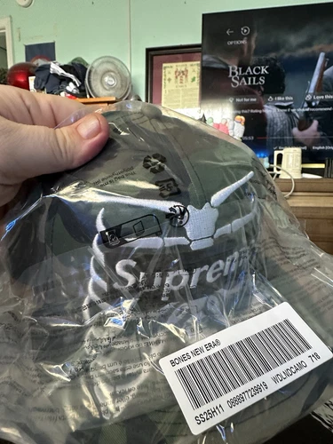 Chapeau cano Supreme Bones Ss25 taille 7 1/8