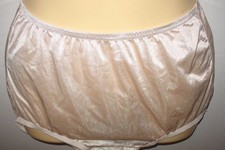 VANITY FAIR - NEW - SZ 7 L  PERFECTLY YOURS STYLE 15712 PANTY 10" SIDES BRIEF
