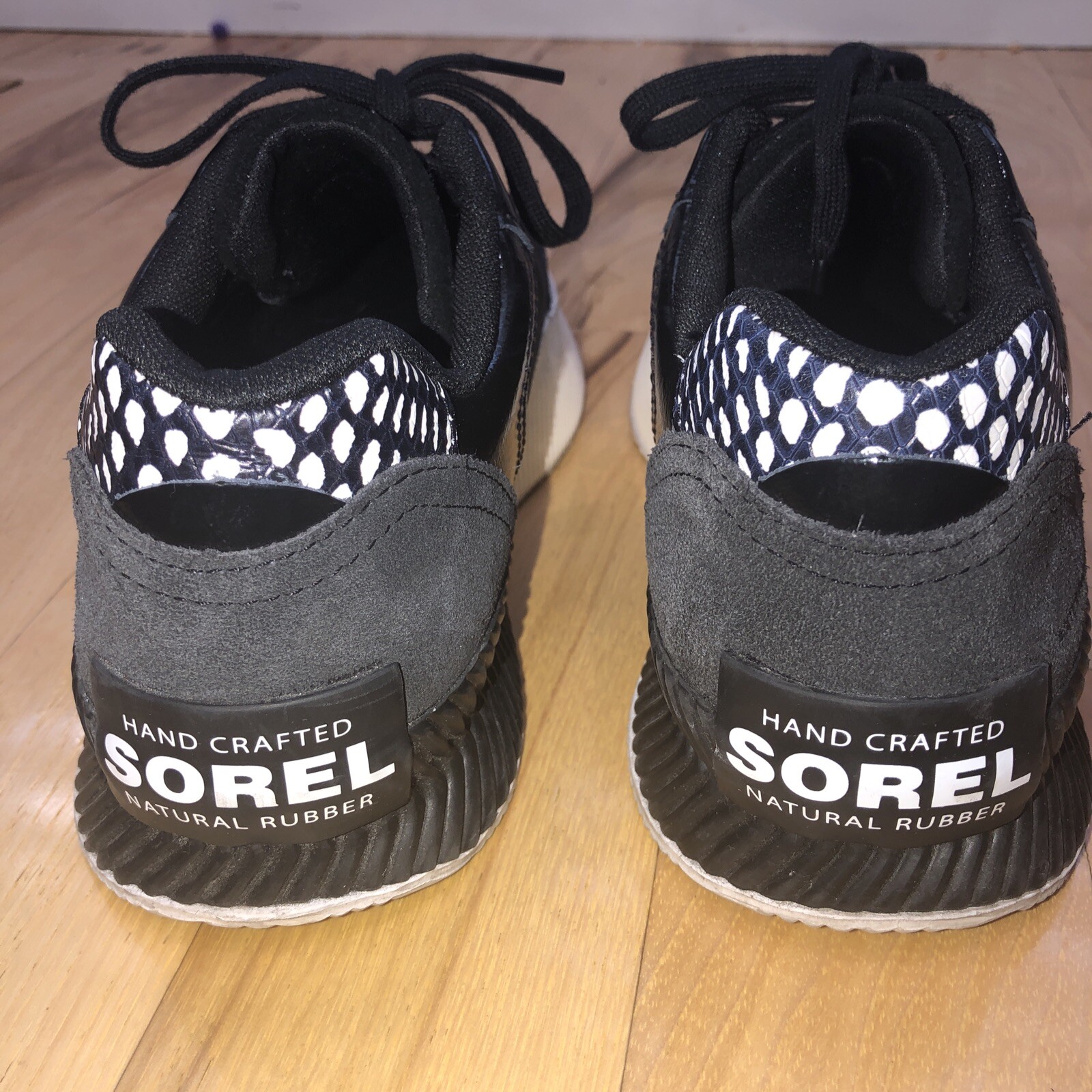 SAOLA Sneakers donna Sorel nere con bordo bianco taglia 9 suola in gomma naturale