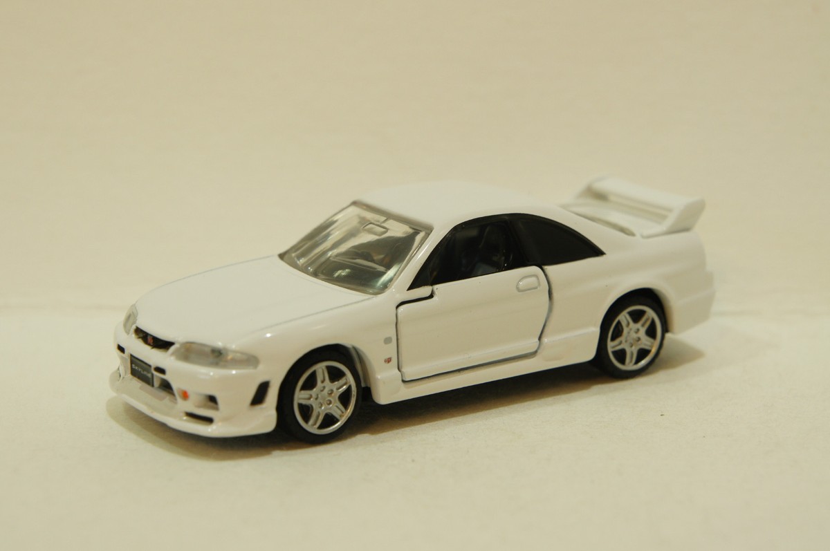 TOMICA PREMIUM~No.13 NISSAN SKYLINE GT-R ~ 1/62  | eBay