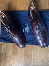 Charles Tyrwhitt Herrenschuhe Budabester Schnürschuh Business Gr. UK 8,5 Weinrot