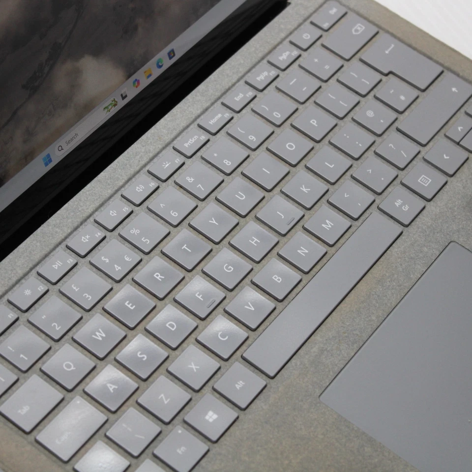 Microsoft Surface Laptop 2 Windows 11 Pro 13" Intel Core i7 8650U 8GB 256GB SSD - Image 4 of 4