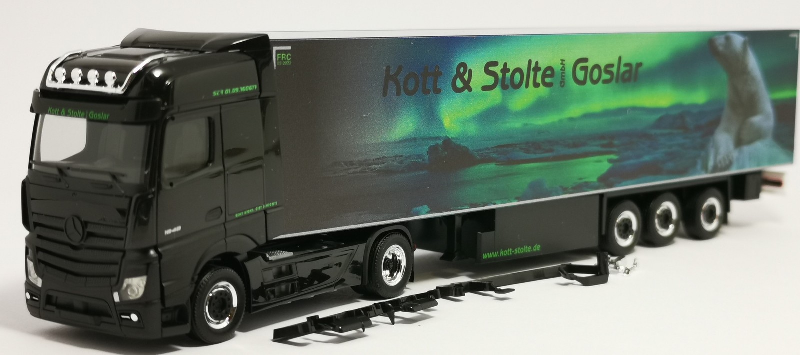 Camion HERPA MERCEDES Actros 4x2 miniature 1/87 avec remorque 3 essieux Kott Stolte Goslar en plastique