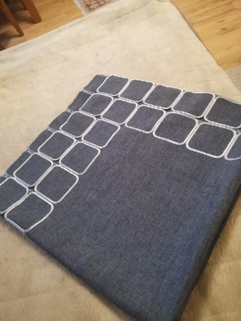 Wundervoller Grau Weisser Tischlaufer Ca 85x84 Cm