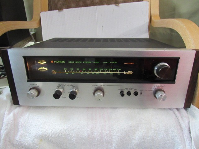 1970s vintage PIONEER MODEL TX-900. AM/FM TUNER. WORKS! MULTI-VOLTAGE. JAPAN