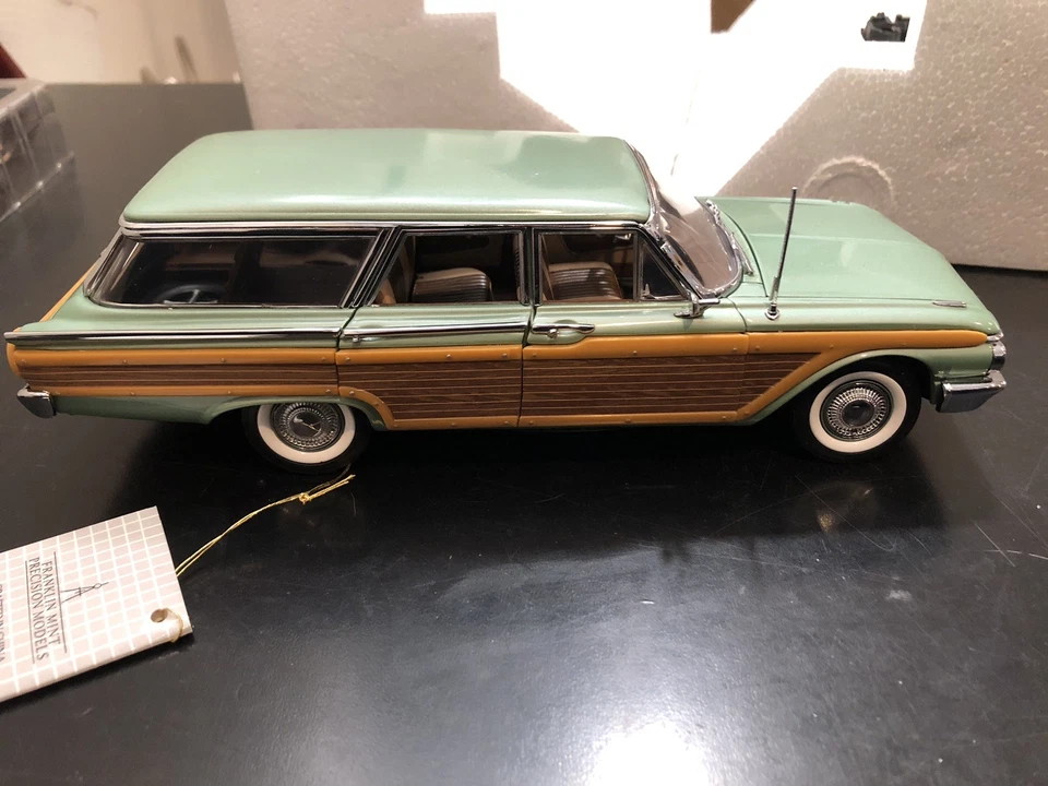 Franklin Mint 1961 Ford Country Squire Station Wagon Diecast Model Car - 1:24 - Image 2 of 4