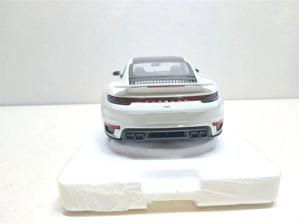 Porsche 911 (992) Turbo S Bianco del 2021 - 1/18 Minichamps - Immagine 4 di 4